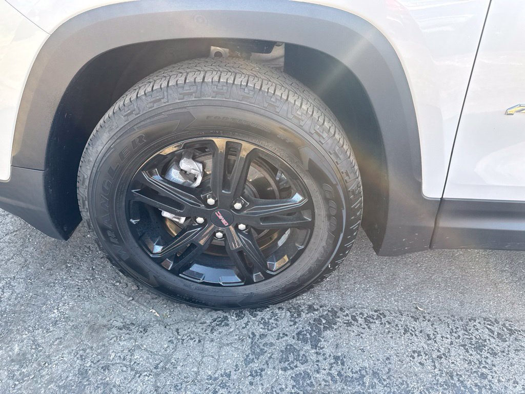 Used 2024 GMC Terrain AT4 AWD/4WD image 11
