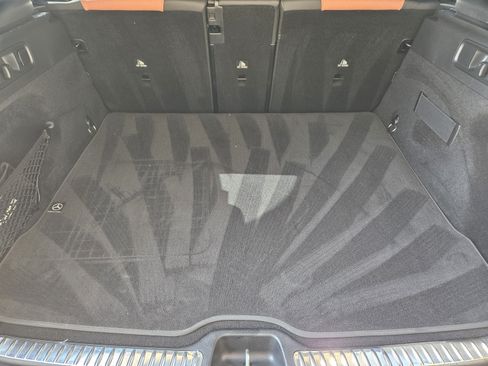 Used 2025 Mercedes-Benz GLC 300 image 28