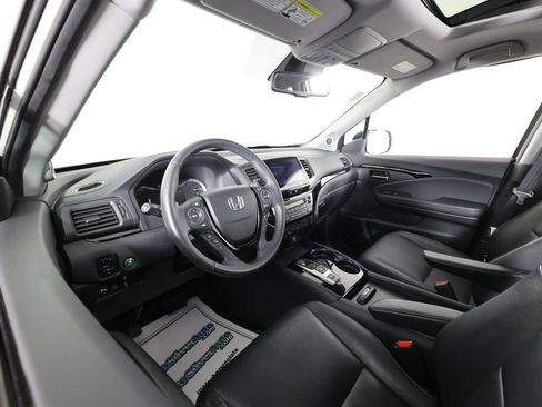 Used 2017 Honda Pilot Touring image 10