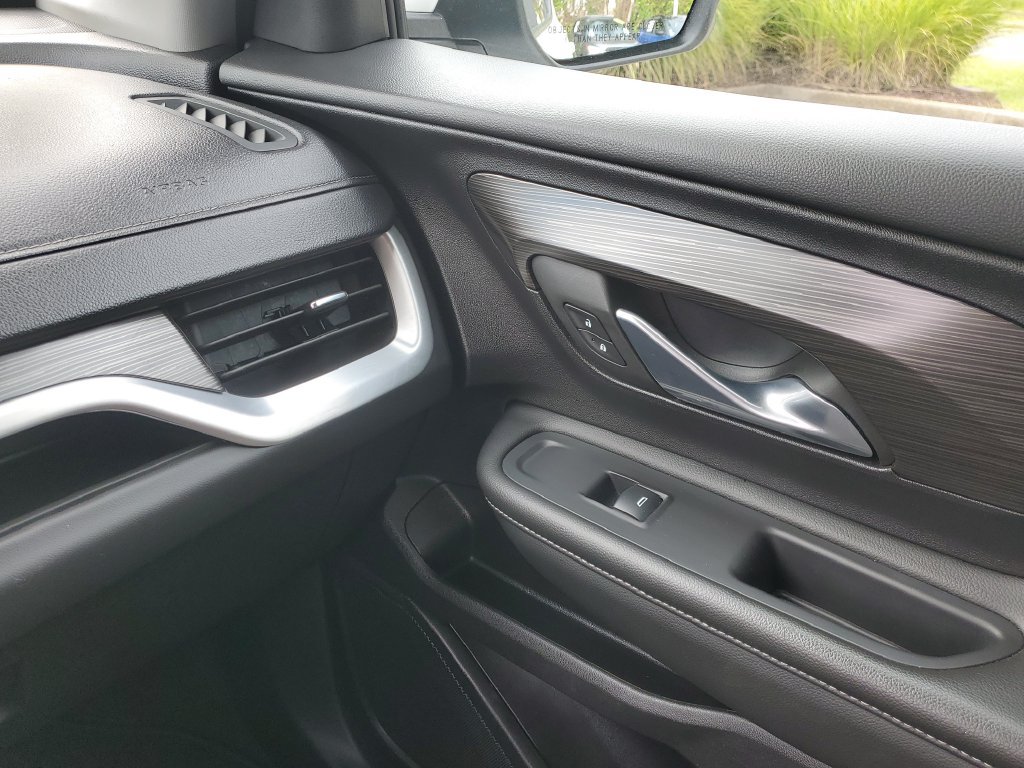 Used 2024 GMC Terrain SLE FWD image 36