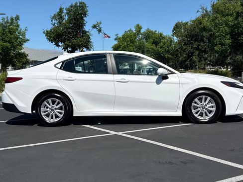 Used 2025 Toyota Camry LE FWD image 10