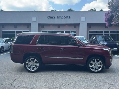 Used 2018 Cadillac Escalade Premium Luxury AWD/4WD image 4
