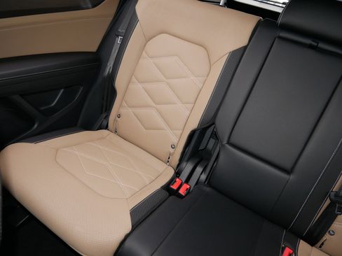 Certified 2025 Volkswagen Atlas Cross Sport SE w/ Panoramic Sunroof Package image 12