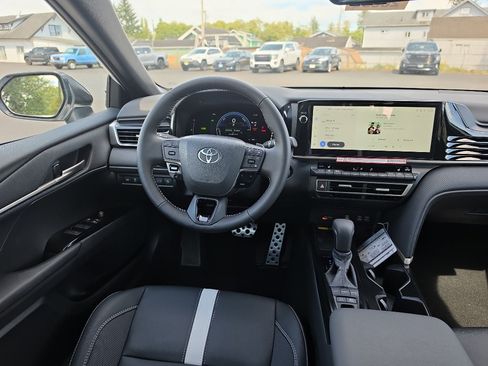 New 2026 Toyota Camry Hybrid w/ Multimedia Upgrade Package AWD/4WD image 21