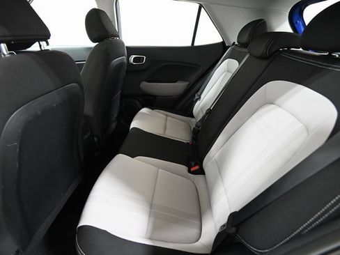 Used 2022 Hyundai Venue SEL image 8