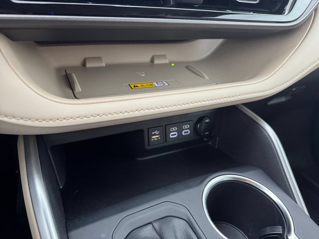 Used 2025 Toyota Highlander XLE AWD/4WD image 24