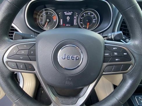 Used 2020 Jeep Cherokee Latitude image 11