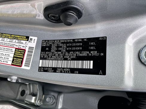 Used 2025 Toyota Highlander XLE AWD/4WD image 37