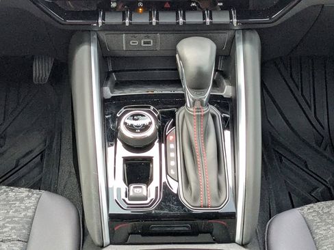 Used 2025 Chevrolet Colorado Z71 w/ Technology Package image 20