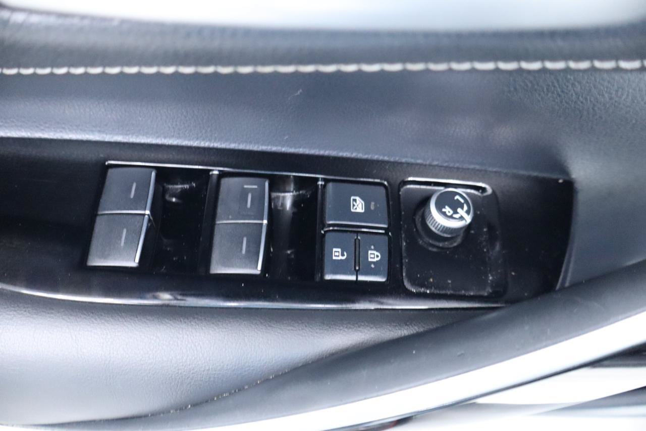 Used 2020 Toyota Corolla XSE FWD image 30