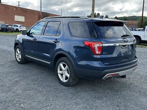 Used 2017 Ford Explorer XLT w/ Equipment Group 202A AWD/4WD image 6