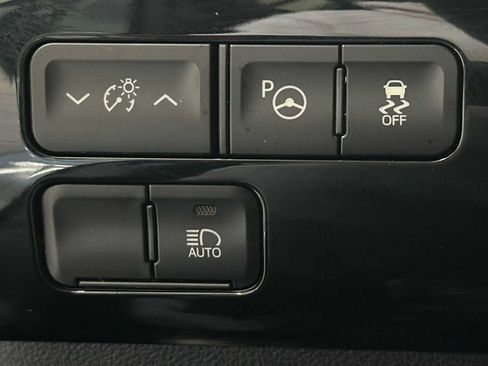 Used 2019 Toyota Prius LE image 15