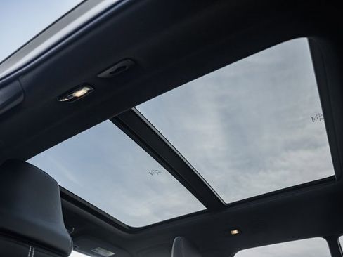 Used 2021 Volvo XC40 P8 Recharge w/ Advanced Package image 31