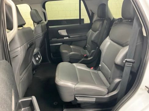 Used 2025 Ford Expedition Active AWD/4WD image 15