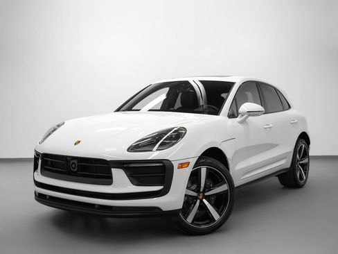 Certified 2026 Porsche Macan AWD/4WD image 6