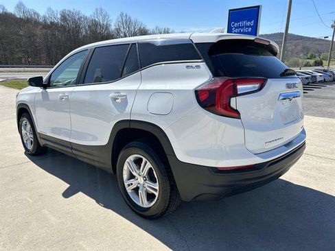 Used 2024 GMC Terrain SLE image 6