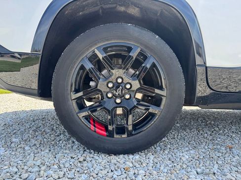 Used 2023 Chevrolet Traverse Premier w/ Redline Edition AWD/4WD image 17