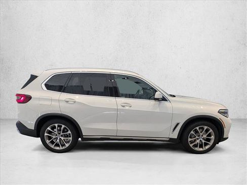 Used 2022 BMW X5 xDrive40i w/ Premium Package image 4