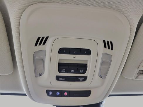 Used 2022 Buick Envision Essence w/ Technology Package I AWD/4WD image 20