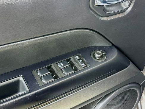 Used 2016 Jeep Patriot Sport w/ Power Value Group AWD/4WD image 18