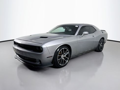 Used 2016 Dodge Challenger R/T Scat Pack w/ Leather Interior Group RWD image 4
