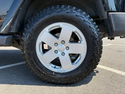 Used 2011 Jeep Wrangler Unlimited Sahara AWD/4WD image 9