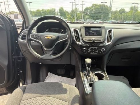 Used 2022 Chevrolet Equinox LT w/ Driver Convenience Package AWD/4WD image 16