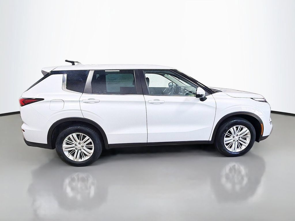 Used 2023 Mitsubishi Outlander ES AWD/4WD image 10