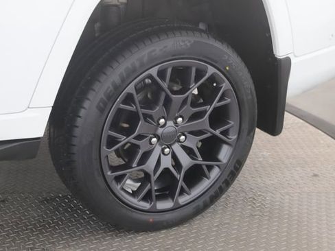 Used 2025 Jeep Grand Cherokee L Summit image 14