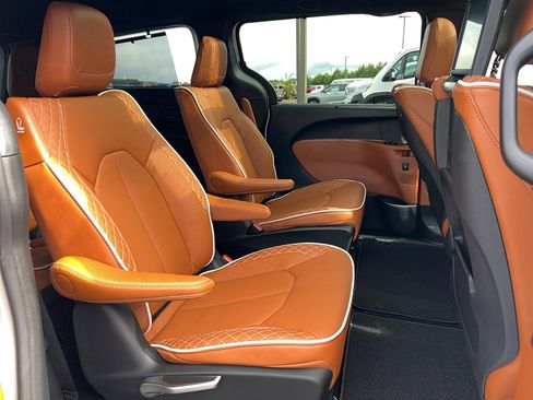 New 2026 Chrysler Pacifica Pinnacle w/ Trailer Tow Group image 27