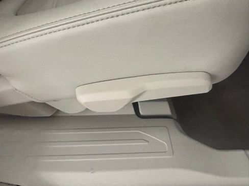 Used 2022 GMC Acadia Denali w/ Denali Ultimate Package image 18