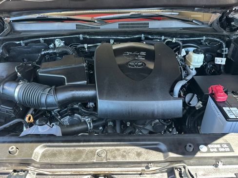 Certified 2019 Toyota Tacoma TRD Sport AWD/4WD image 34