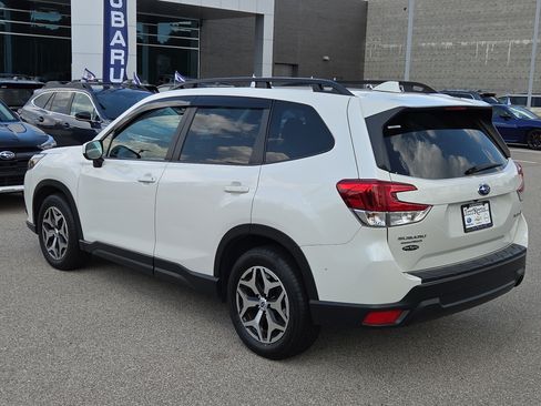 Used 2023 Subaru Forester Premium AWD/4WD image 5