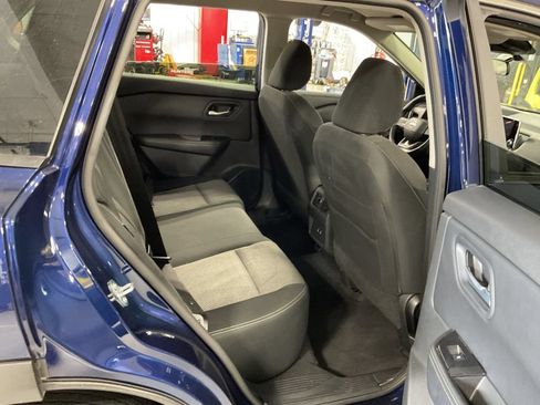Used 2025 Nissan Rogue SV FWD image 12