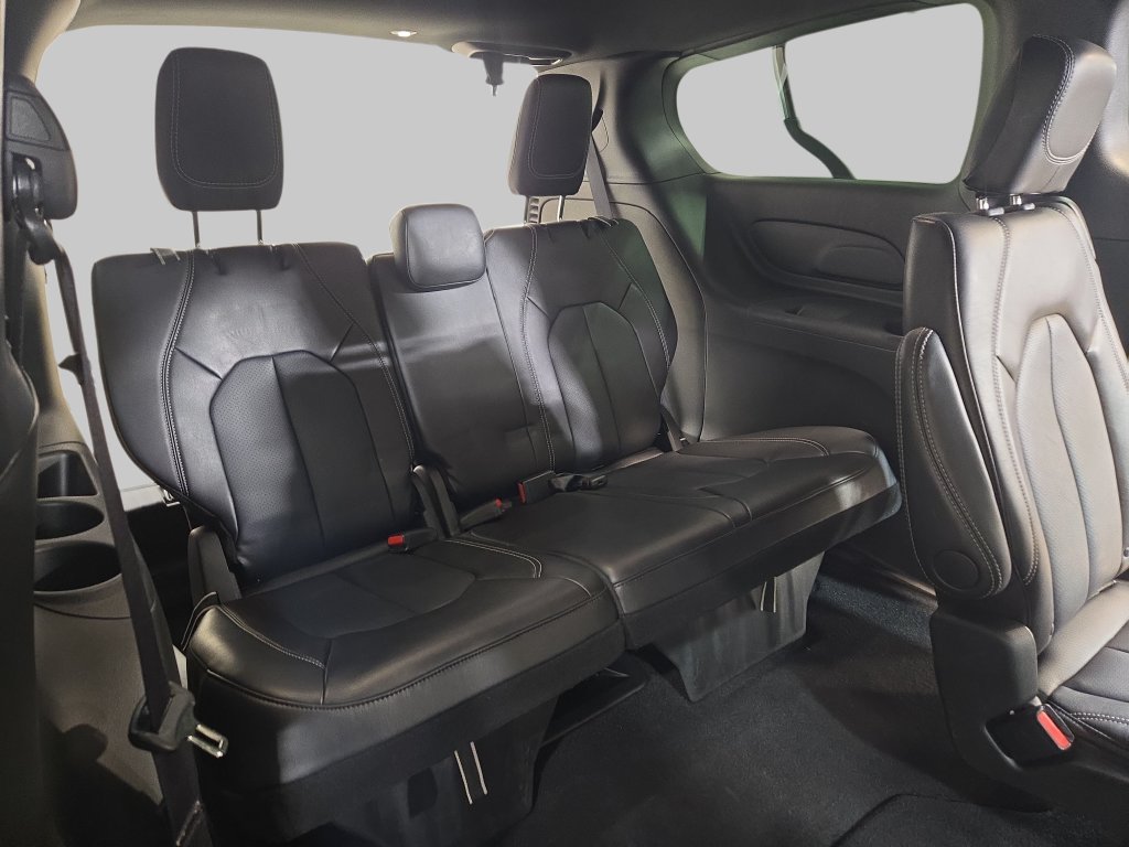 Used 2026 Chrysler Pacifica Select FWD image 15