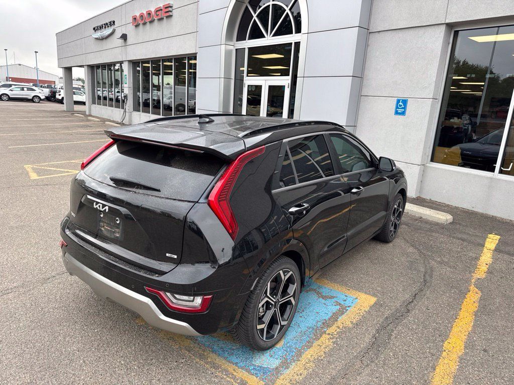 Used 2023 Kia Niro SX Touring FWD image 4