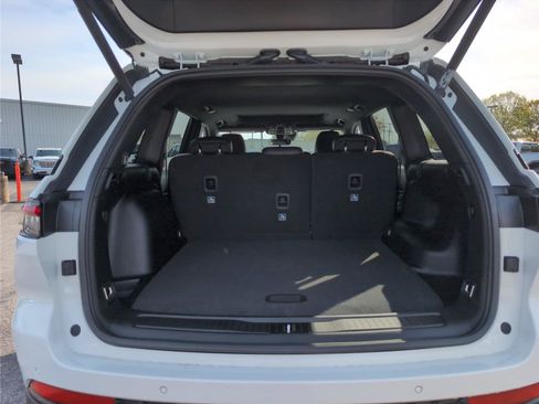 New 2025 Jeep Grand Cherokee Altitude RWD image 29