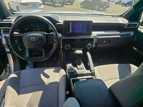 Used 2025 Toyota Tacoma SR5 AWD/4WD image 18