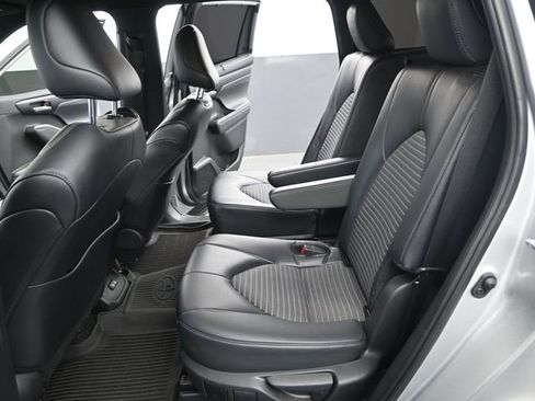 Used 2024 Toyota Highlander XSE image 15