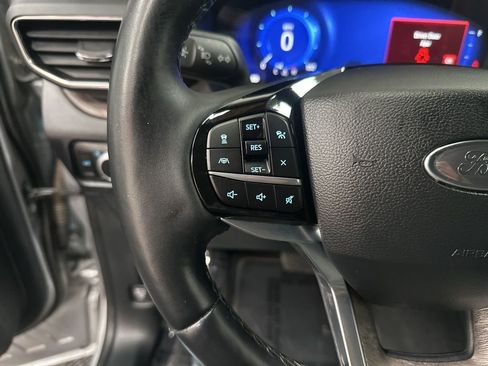Used 2022 Ford Explorer Platinum w/ Equipment Group 601A AWD/4WD image 14