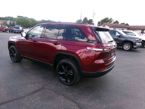 Used 2023 Jeep Grand Cherokee Altitude AWD/4WD image 8