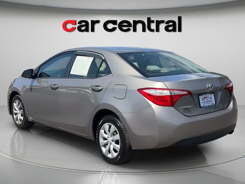Used 2015 Toyota Corolla LE FWD image 3