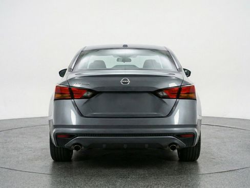 Used 2025 Nissan Altima 2.5 SV FWD image 7