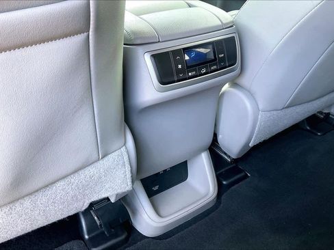 Used 2019 Toyota Highlander XLE image 34