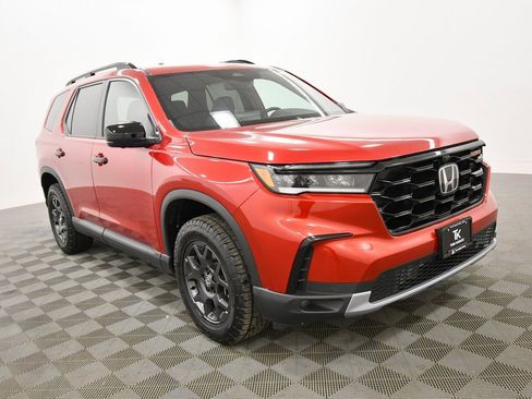 Certified 2025 Honda Pilot TrailSport image 10