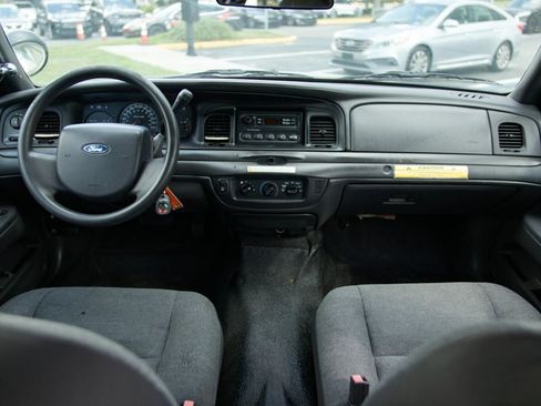 Used 2005 Ford Crown Victoria Police Interceptor RWD image 15