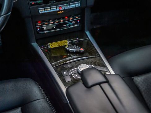 Used 2015 Mercedes-Benz E 350 Sedan image 32