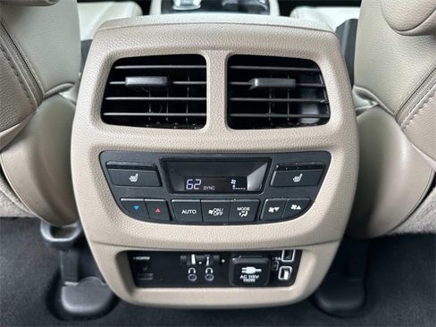 Used 2019 Honda Pilot Touring image 16