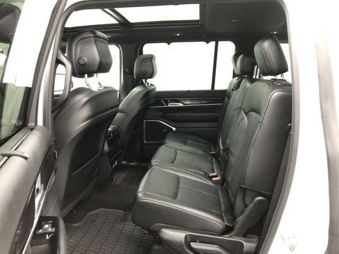 Certified 2024 Jeep Wagoneer Series I 4x4 w/ Premium Group I image 15