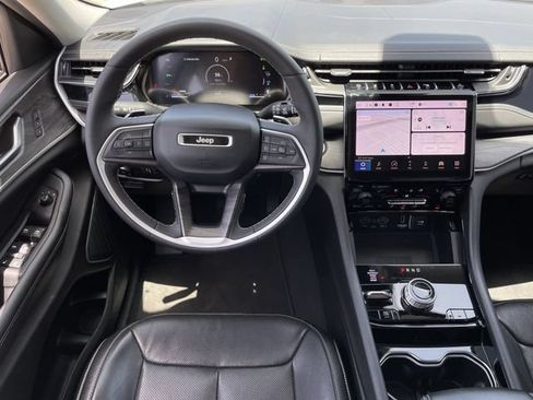 Used 2022 Jeep Grand Cherokee Limited 4xe w/ Luxury Tech Group II AWD/4WD image 11